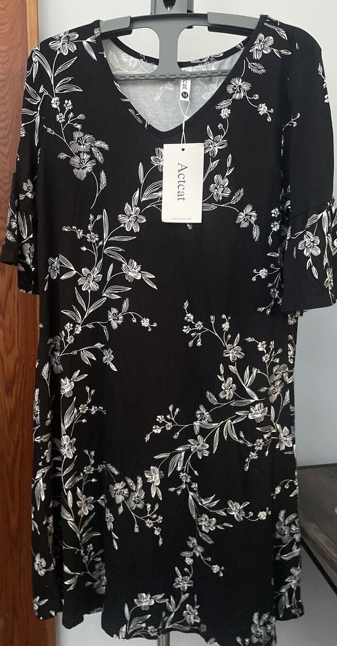 Black White Floral Midi Dress Medium Short Sleeve Lightweight NWT